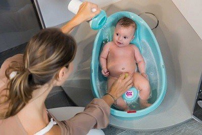 ongeduldig Wafel Open Babybad zonder staander, bevat ingebouwd babybadzitje.
