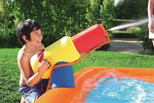 wekelijks helaas Afsnijden Waterglijbaan voor kinderen. Springkussen met water !